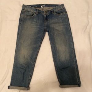 Ann Taylor Loft modern denim crop in size 29/8